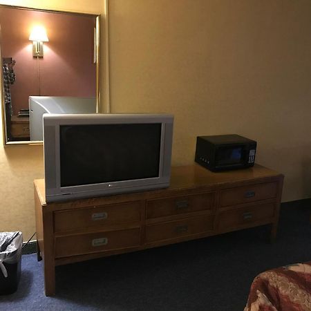 Economy Inn 韦恩堡 外观 照片