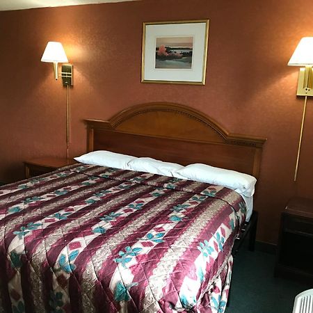 Economy Inn 韦恩堡 外观 照片
