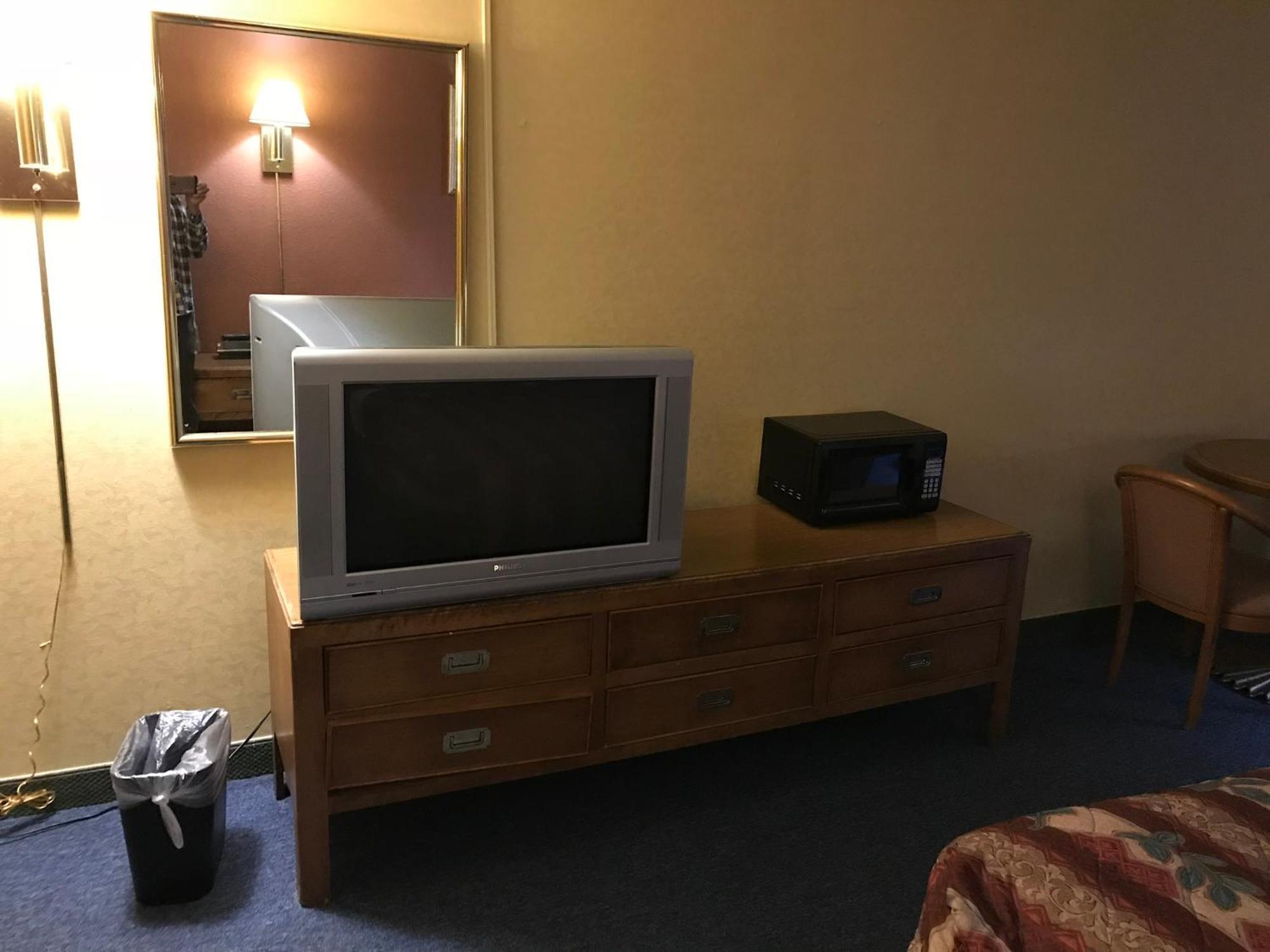Economy Inn 韦恩堡 外观 照片